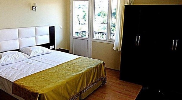 Iki Kişilik Havuz Manzaralı Oda