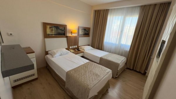Economy Room, Viewless
