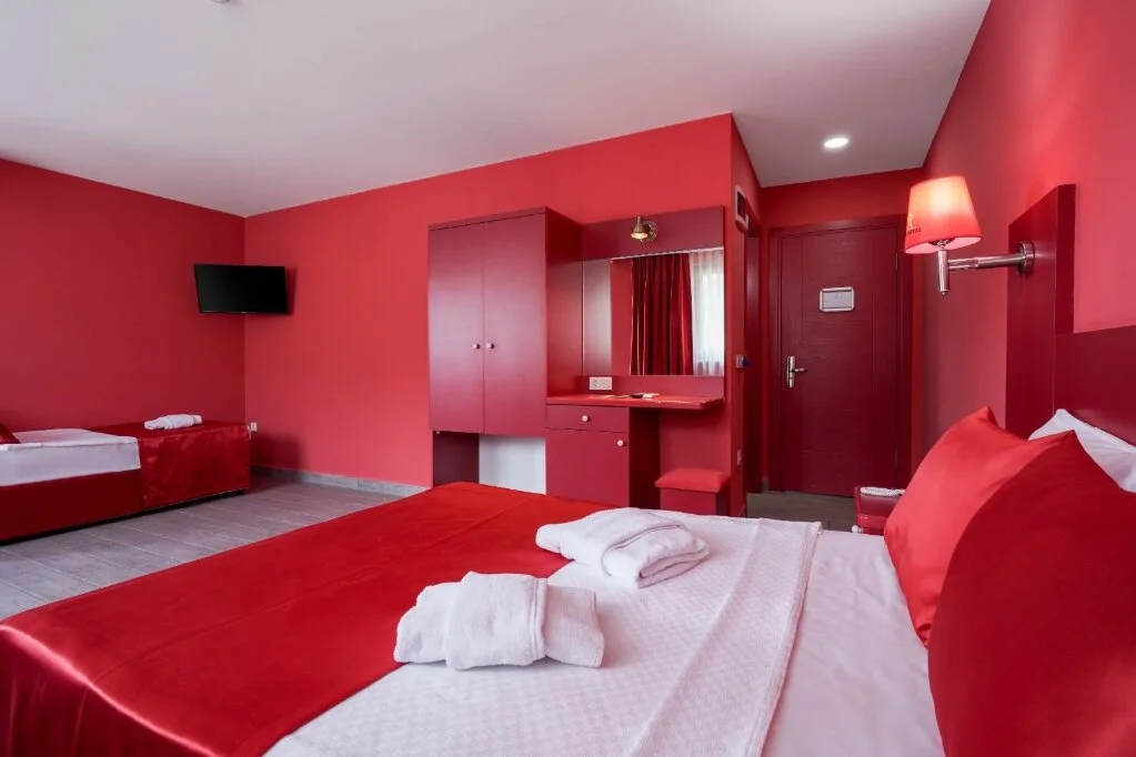 Deluxe Oda, Şehir Veya Dağ Manzaralı (3 Kişilik, Balkonlu)