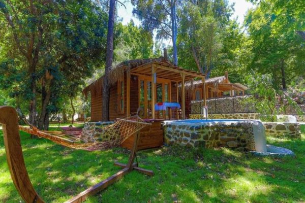 Aile Deluxe Bungalov Odası, Havuz Manzaralı