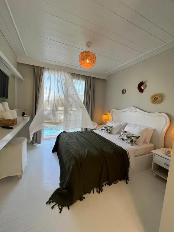 Deluxe Room, Pool View (Balcony)