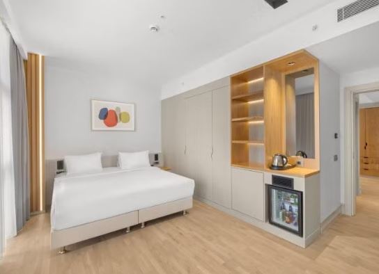 Aile Suit Odası, Şehir Manzaralı