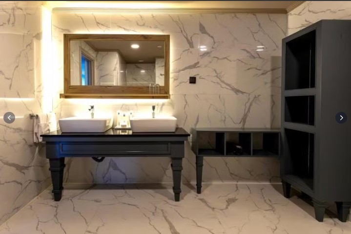 King Suite Room